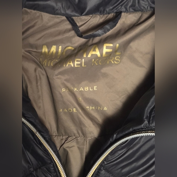 Michael Kors Quiet Luxury Elevated BasicPackable Puffer Coat, Small - Picture 6 of 6